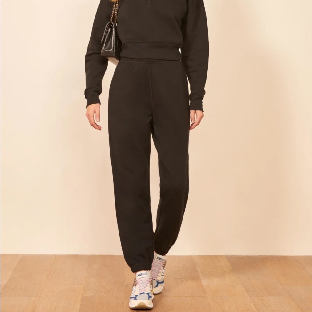 Reformation classic sweatpant in size M